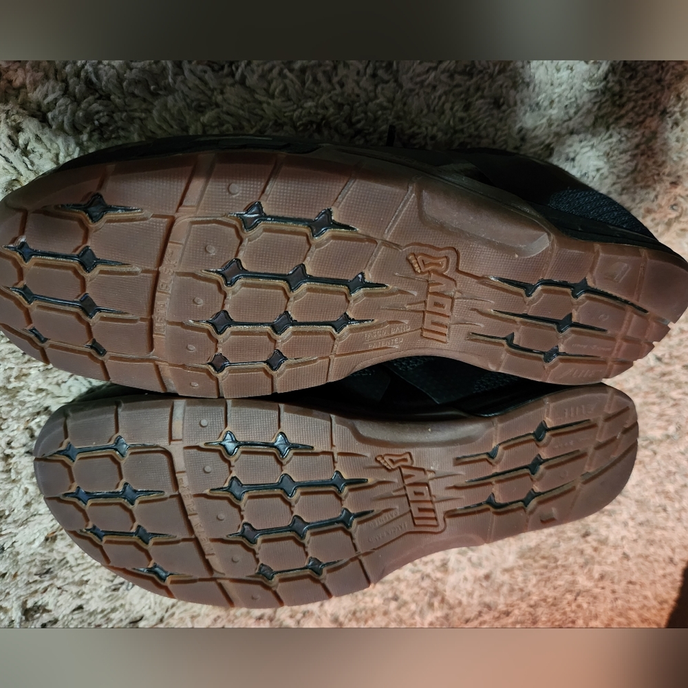 INOV 8 black athletic running shoes.  F-Lite 235 V3 - Picture 5 of 7
